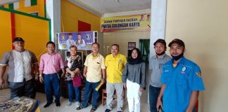 hadir dalam kunjungan ke DPD II Partai Golkar Pasaman Barat Netty H. Saragih. SH Ketua PP FPPK (K)SBSI dan Gusmawati Azwar. SH Sekwil II & IV Jawa dan Indonesia Timur dan Anton Hilman Ketua DPC FPPK (K)SBSI Pasaman Barat beserta 2 (dua) Orang Pengurus DPC Barat lainnya.